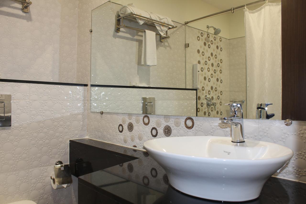 Hotel Grand Gayathri Khammam エクステリア 写真