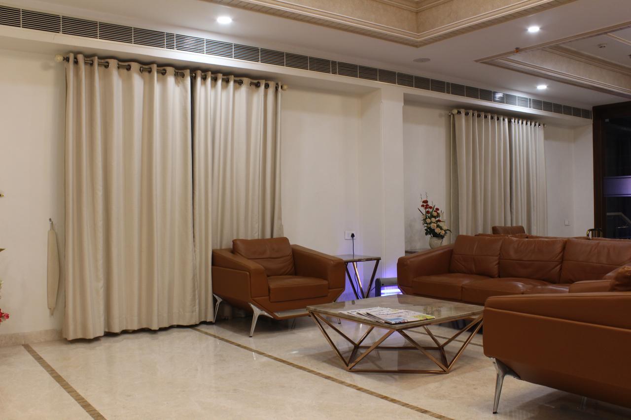Hotel Grand Gayathri Khammam エクステリア 写真