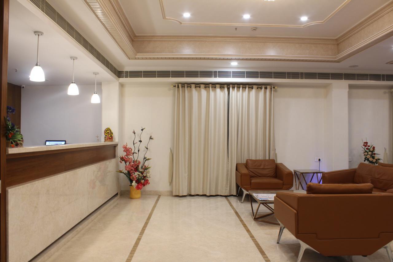Hotel Grand Gayathri Khammam エクステリア 写真