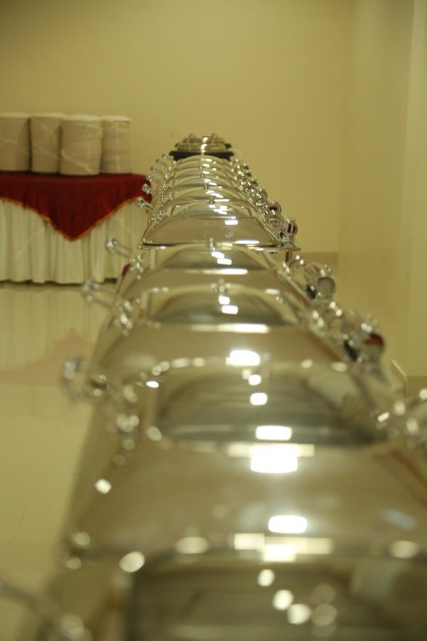 Hotel Grand Gayathri Khammam エクステリア 写真
