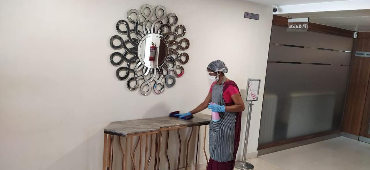 Hotel Grand Gayathri Khammam エクステリア 写真