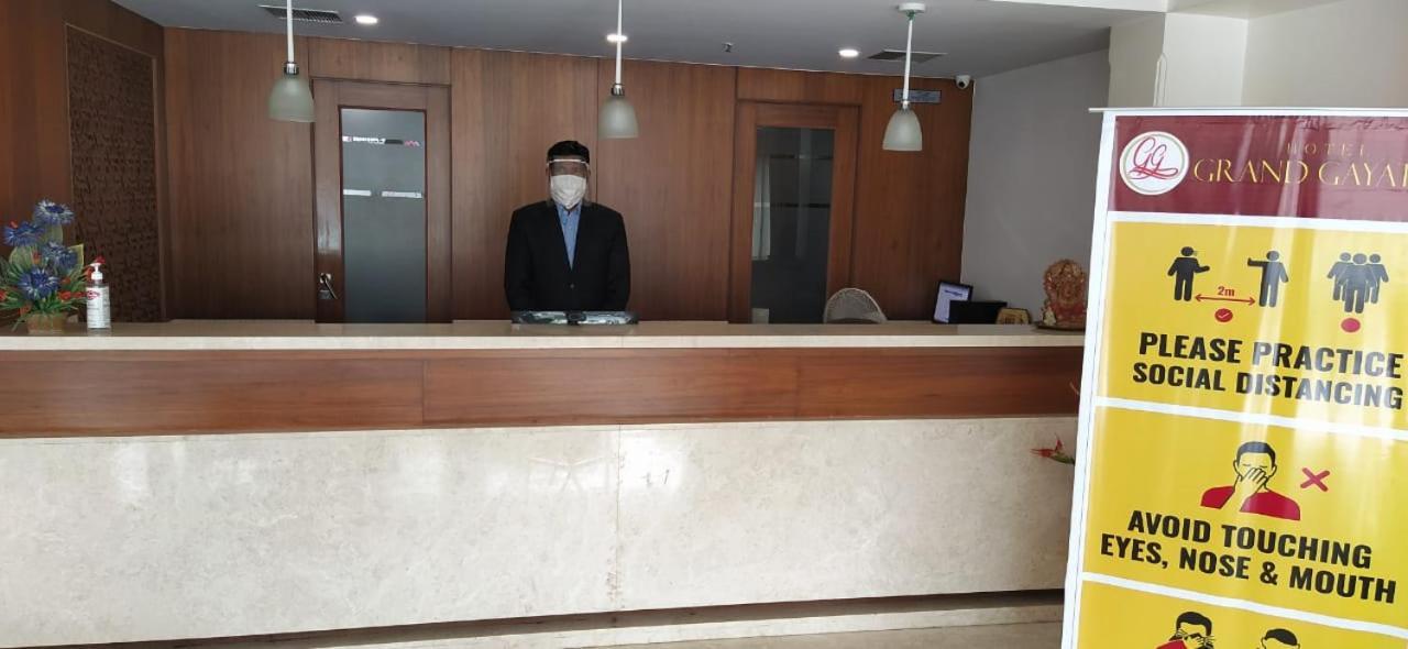 Hotel Grand Gayathri Khammam エクステリア 写真