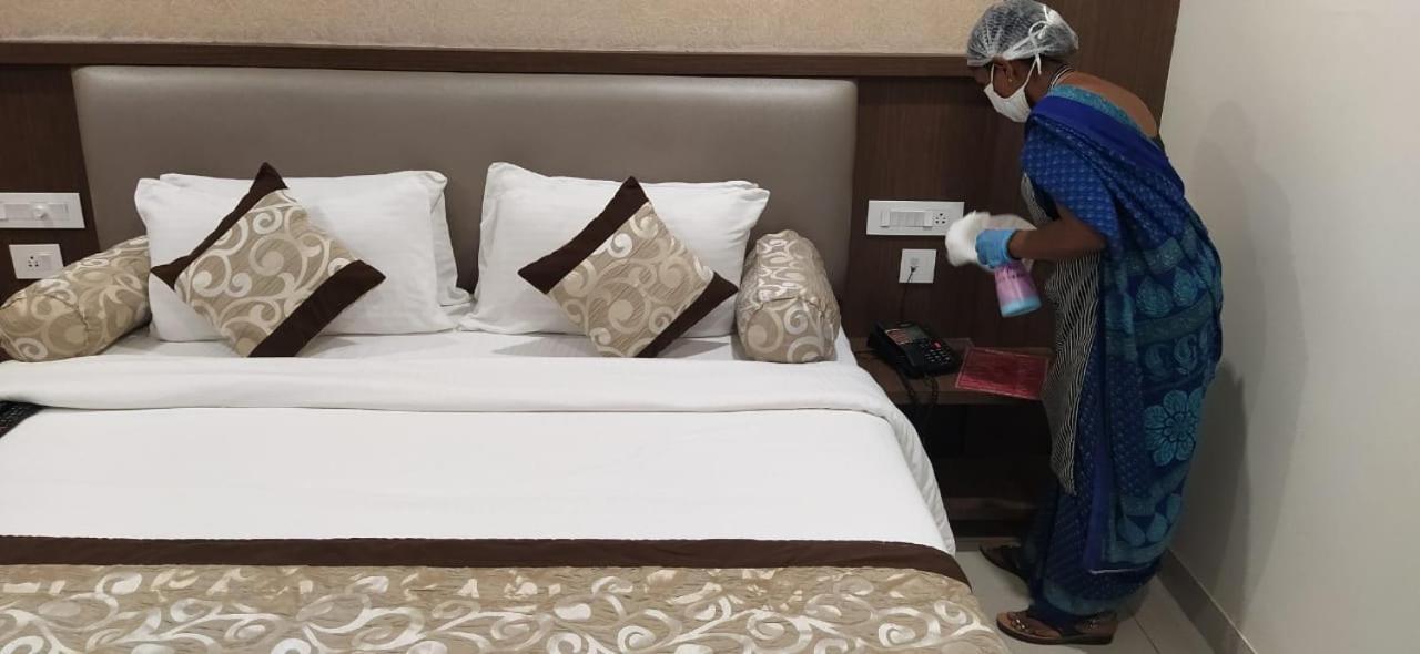 Hotel Grand Gayathri Khammam エクステリア 写真