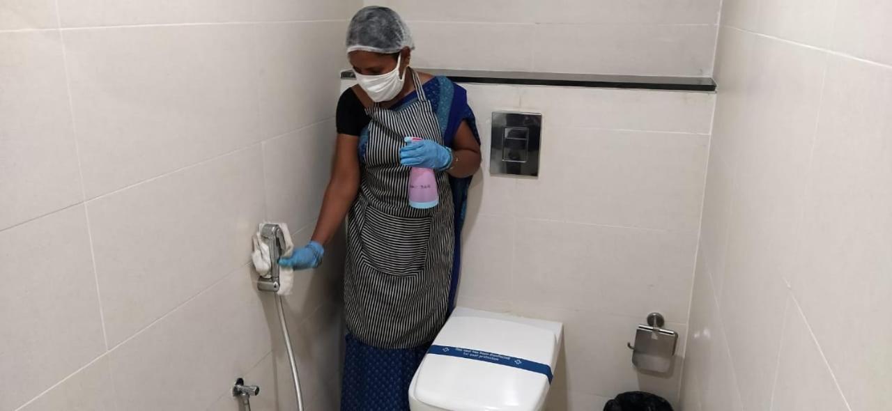 Hotel Grand Gayathri Khammam エクステリア 写真